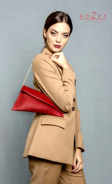 Torebka czerwona kopertówka.