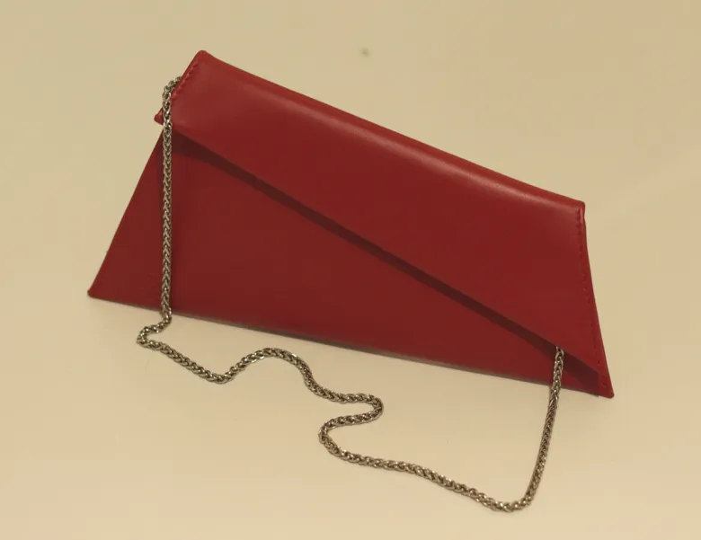 Torebka czerwona kopertówka.
