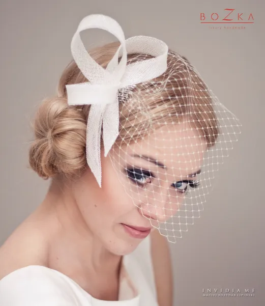 Ślubny fascynator- Zawijas z woalką na oko